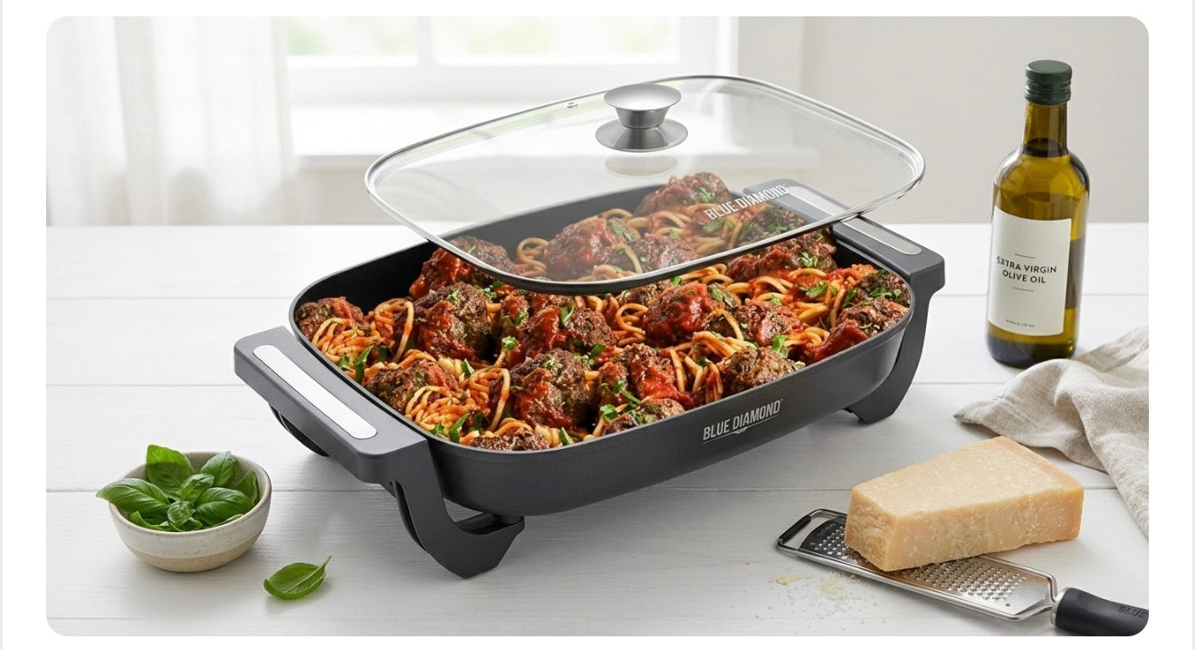 Family cooking often runs into a simple constraint: there is plenty to make and only so much stovetop space. Eggs are cooking, another pan needs a burner, and the next part of the meal is already waiting. An electric skillet changes that equation by addin